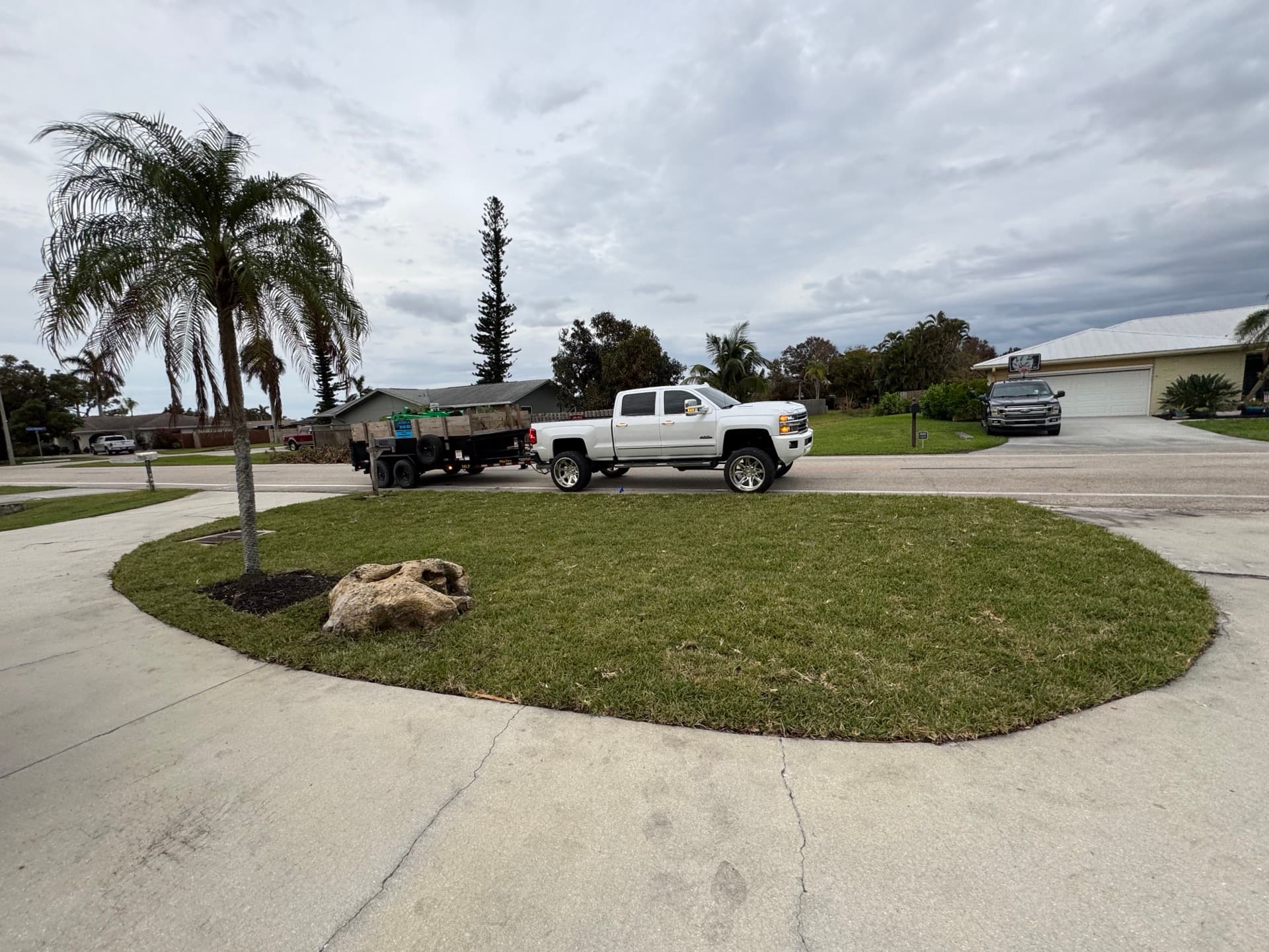 Lawn Maintenance by Blue Collar Q, Cape Coral FL, photo 3
